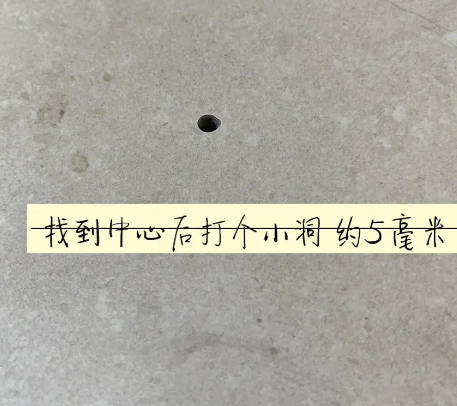 钦南瓷砖空鼓维修公司专业解答在瓷砖铺贴过程中，如果砂料搅拌不均匀，将会带来以下问题