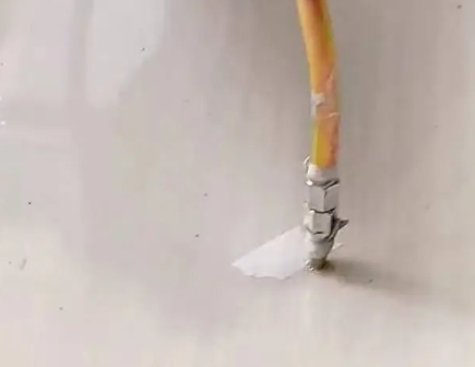 钦南瓷砖空鼓维修公司专业解答在瓷砖铺贴过程中，如果使用的砂料过粗（如全部使用了粗砂），可能会导致以下问题
